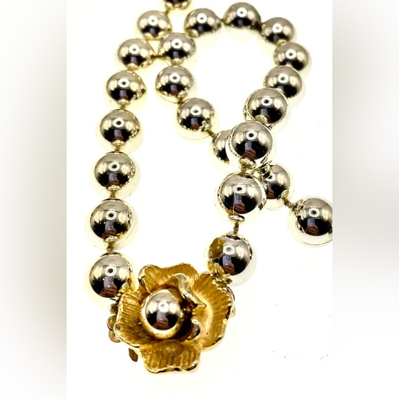 Vintage Silver Tone Acrylic Beaded Necklace Choker with Gold Tone Floral Clasp - Picture 6 of 7